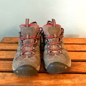 Keen women's lace up gray with pink hiking sneakers size 6.5